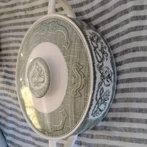 Royal China The Old Curiosity Shop 1.5 Qt Casserole Dish Green Transfer Mint